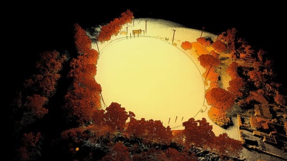 Imagen de los datos captados por un dron M350 con Hovermap, de un campo deportivo en Australia.