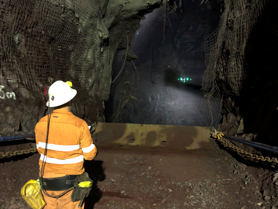 ホバーマップドローンオペレーター鉱山_900pxW