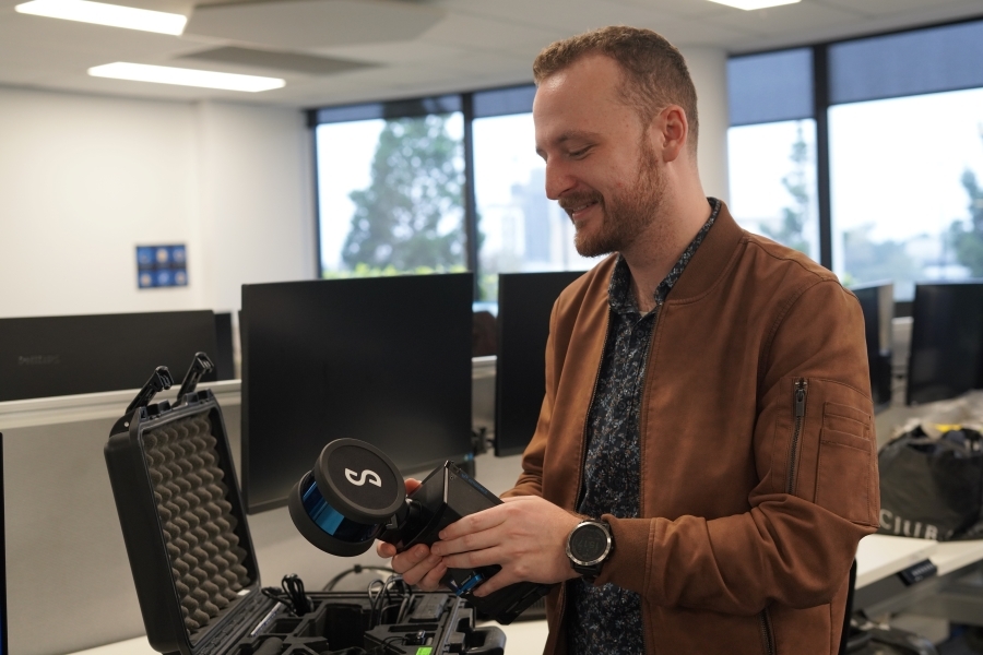 マット・トゥーヒー_600pxW